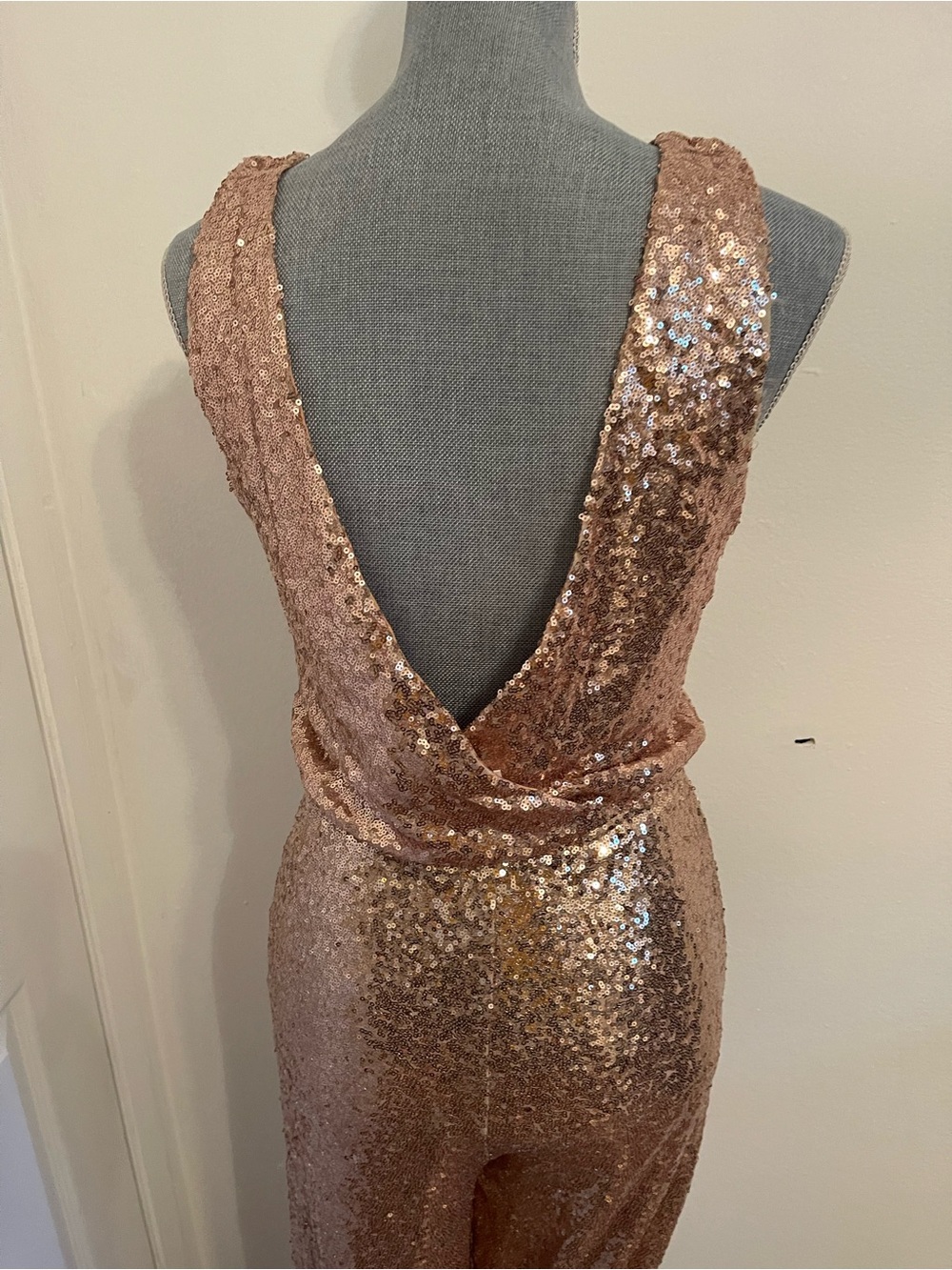 superdown Rose Gold Sequin V-Neck Wide-Leg Jumpsuit. Size Small - Picture 7 of 13